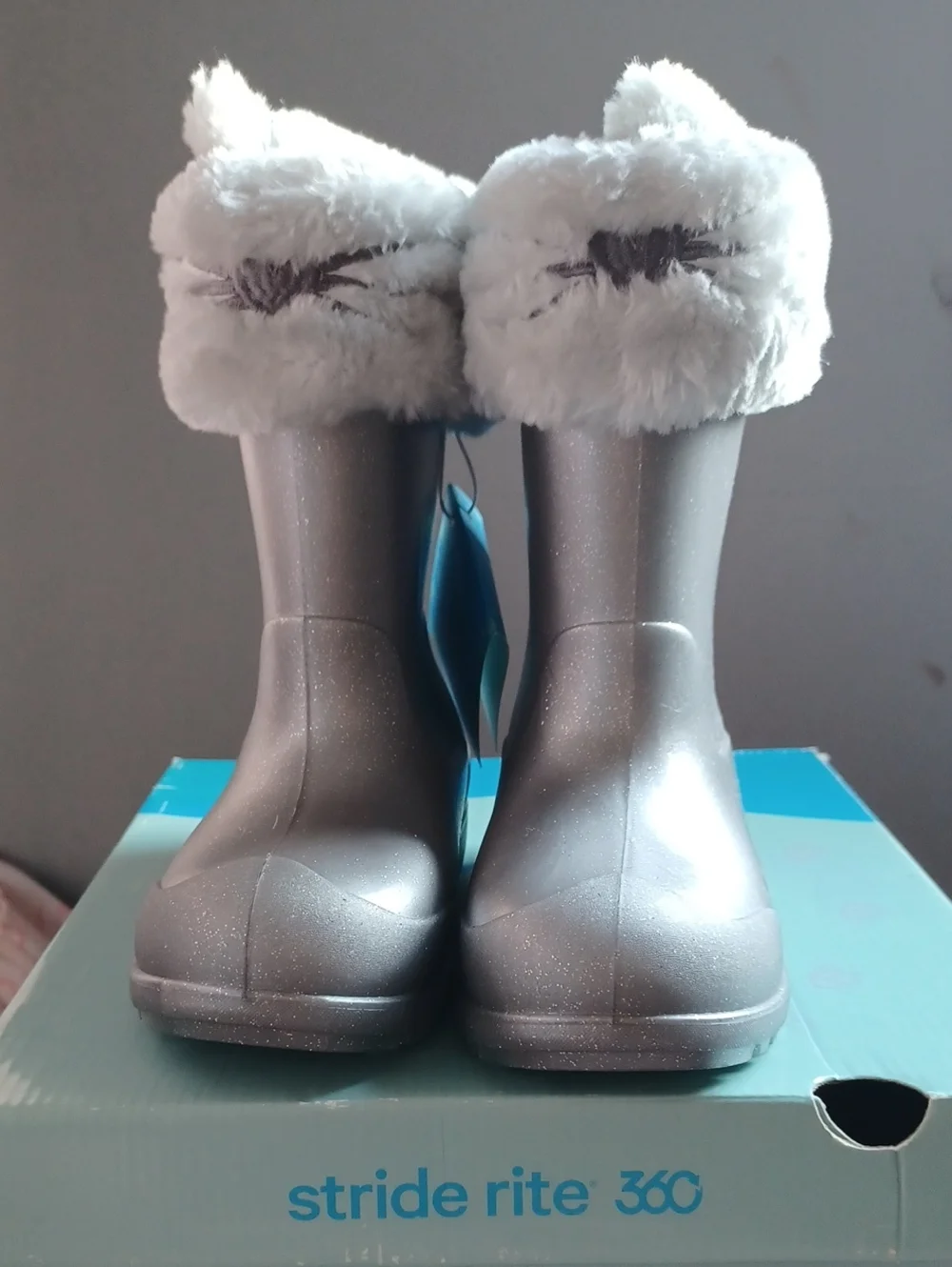 NWT, Stride Rite Silver Glitter Kids Winter Boots White Faux Fur Cuff,size 12